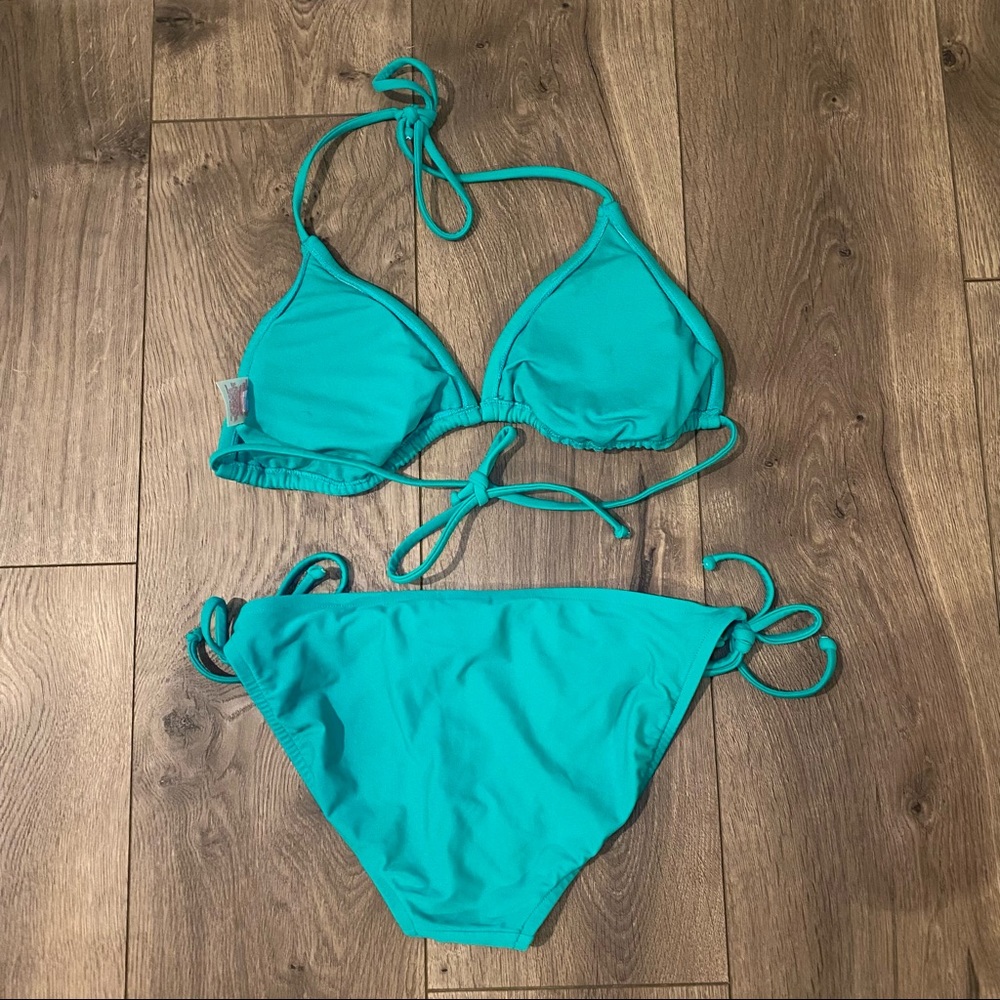 Bikini - Picture 2 of 3